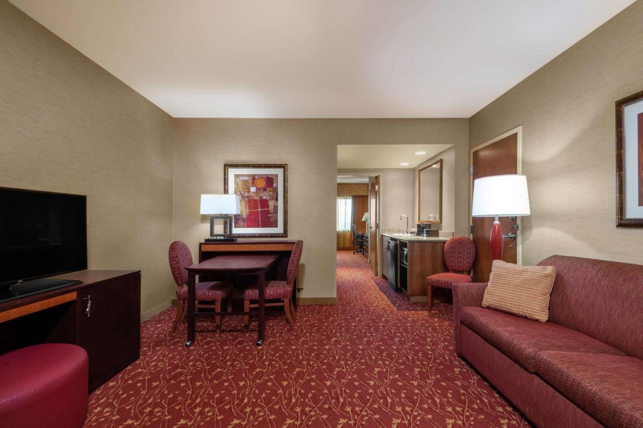 Suite Two Queen Beds Non-Smoking