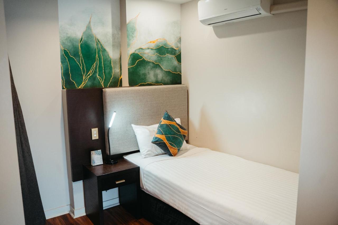 Two-Bedroom Apartment Split Level Queen Single