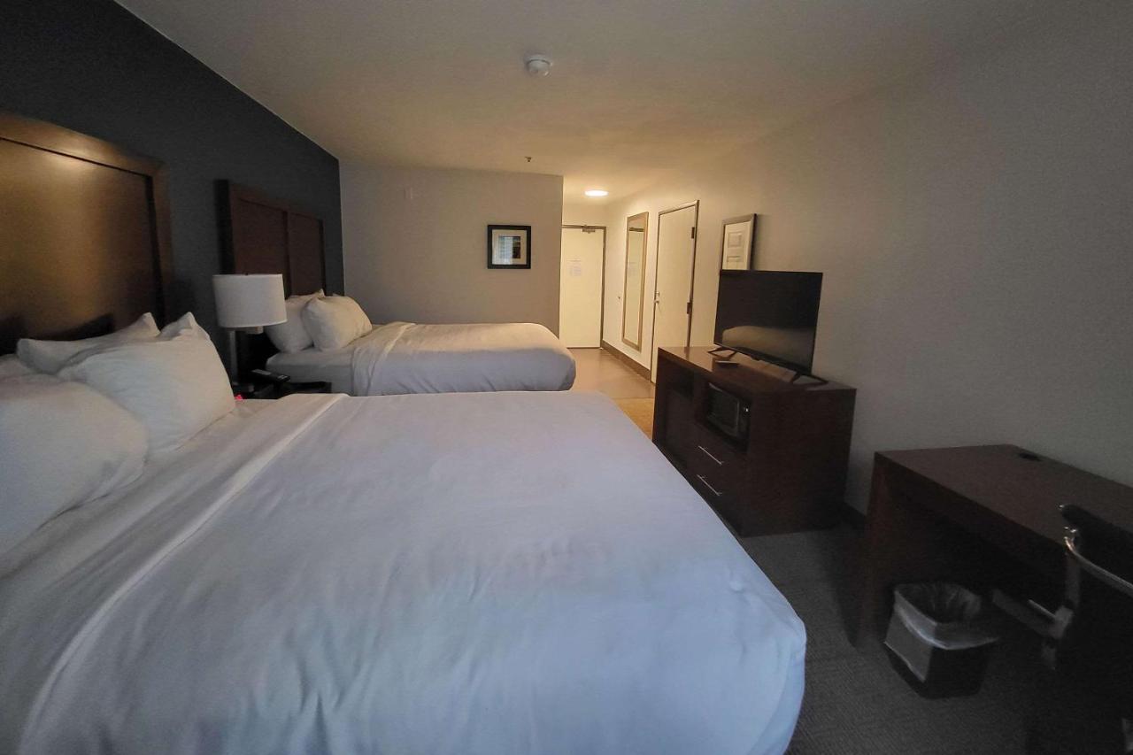 Queen Room with Two Queen Beds - Accessible/Non-Smoking