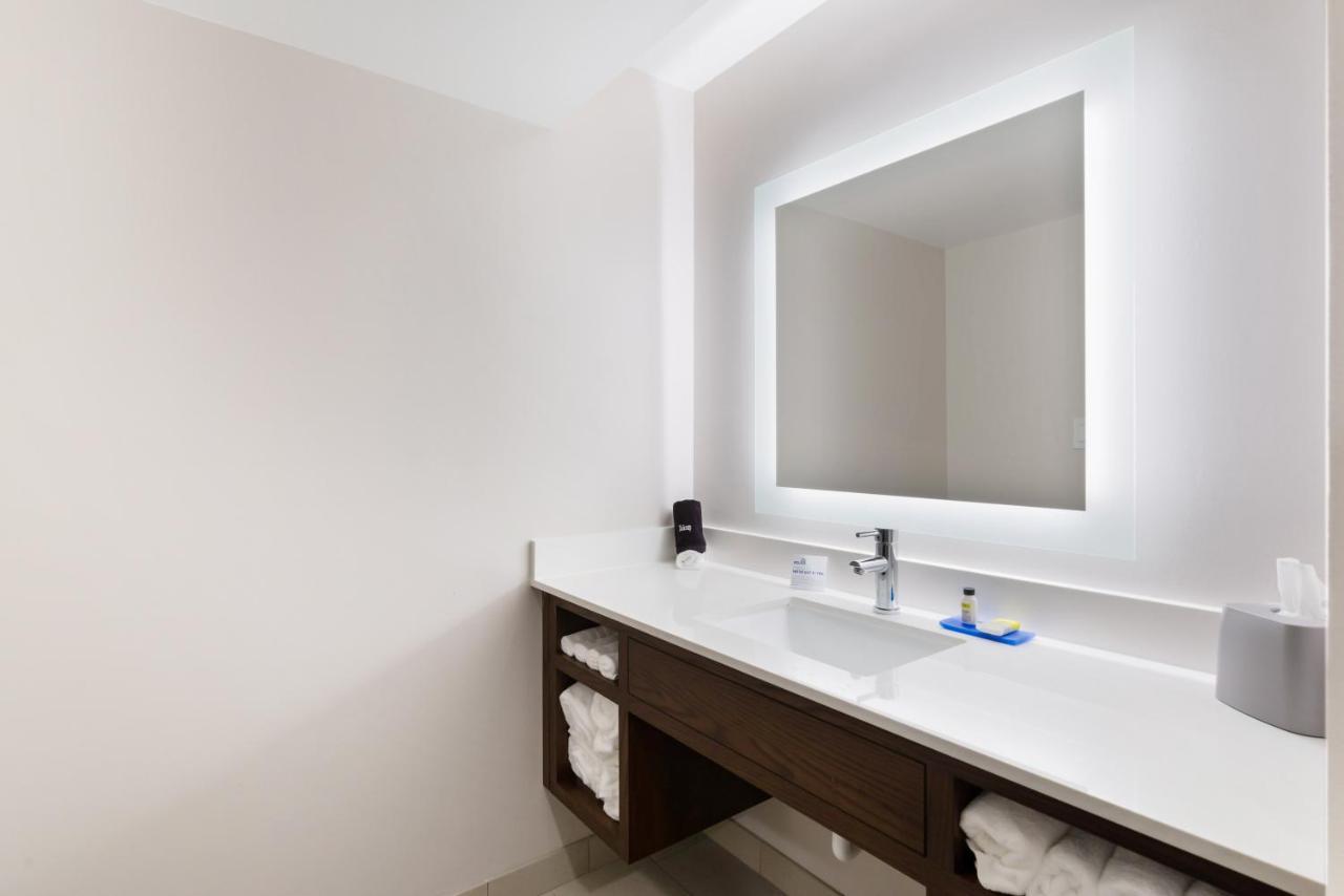 One-Bedroom King Suite