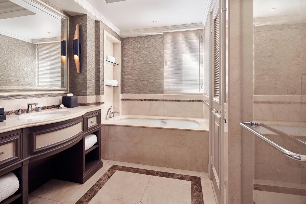 One-Bedroom Junior King Suite