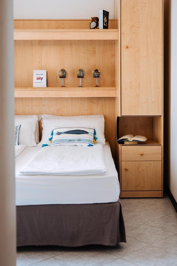 Standard Double or Twin Room with Lateral Sea View,1703548284:JPEG