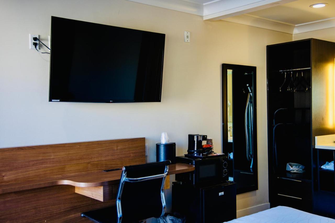 Premium Queen Room Non-Smoking