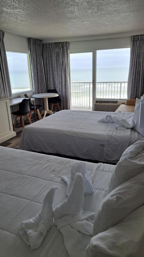 Deluxe Queen Room Oceanfront