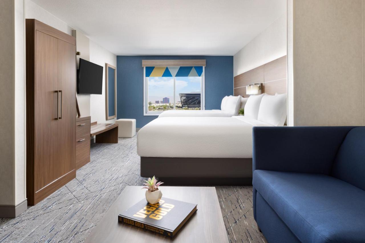 Queen Suite Two Queen Beds