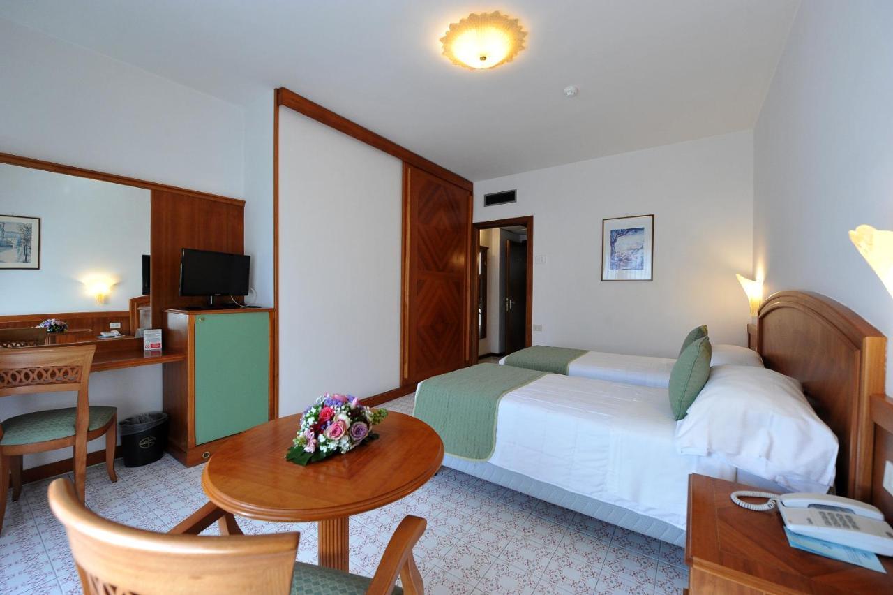 Camera Classic Matrimoniale/Doppia con Letti Singoli