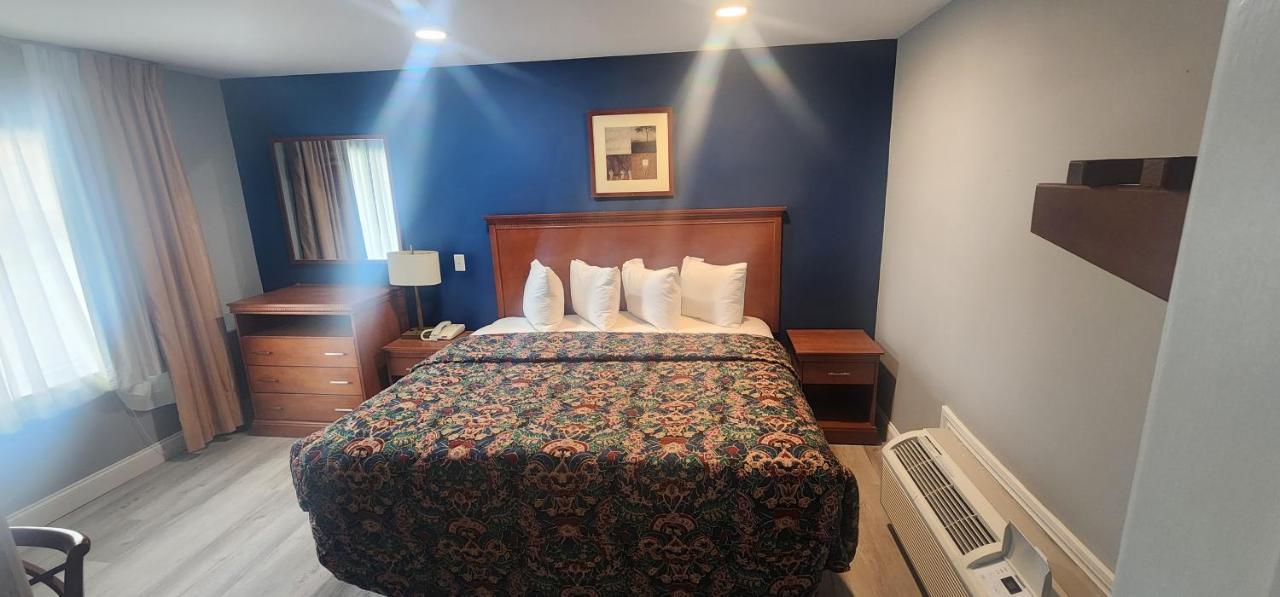 Standard King Room
