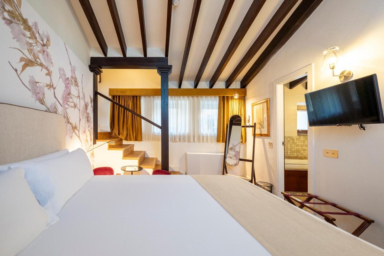 Double Room,1498764784:JPEG