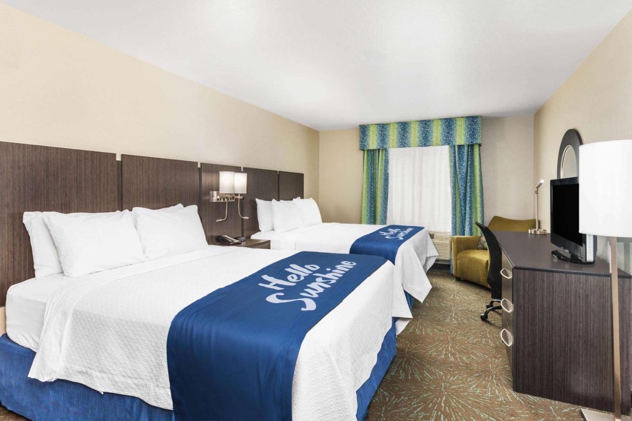 Queen Room with Two Queen Beds - Non-Smoking (No pets allowed)