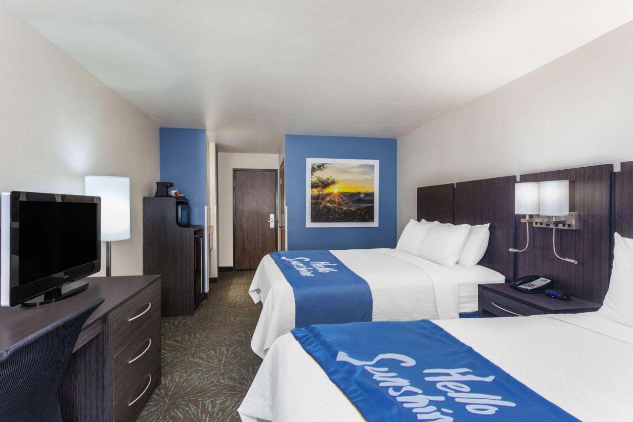 Queen Room Two Queen Beds Non-Smoking No pets allowed