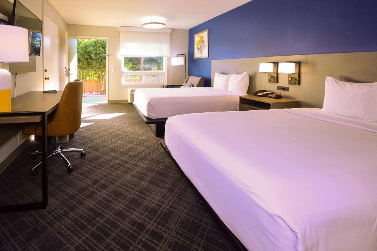 Standard Room 2 Double Beds Non Smoking