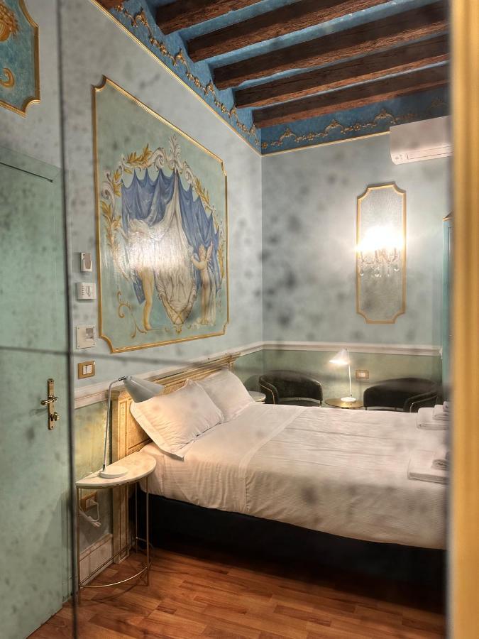Queen Double Room