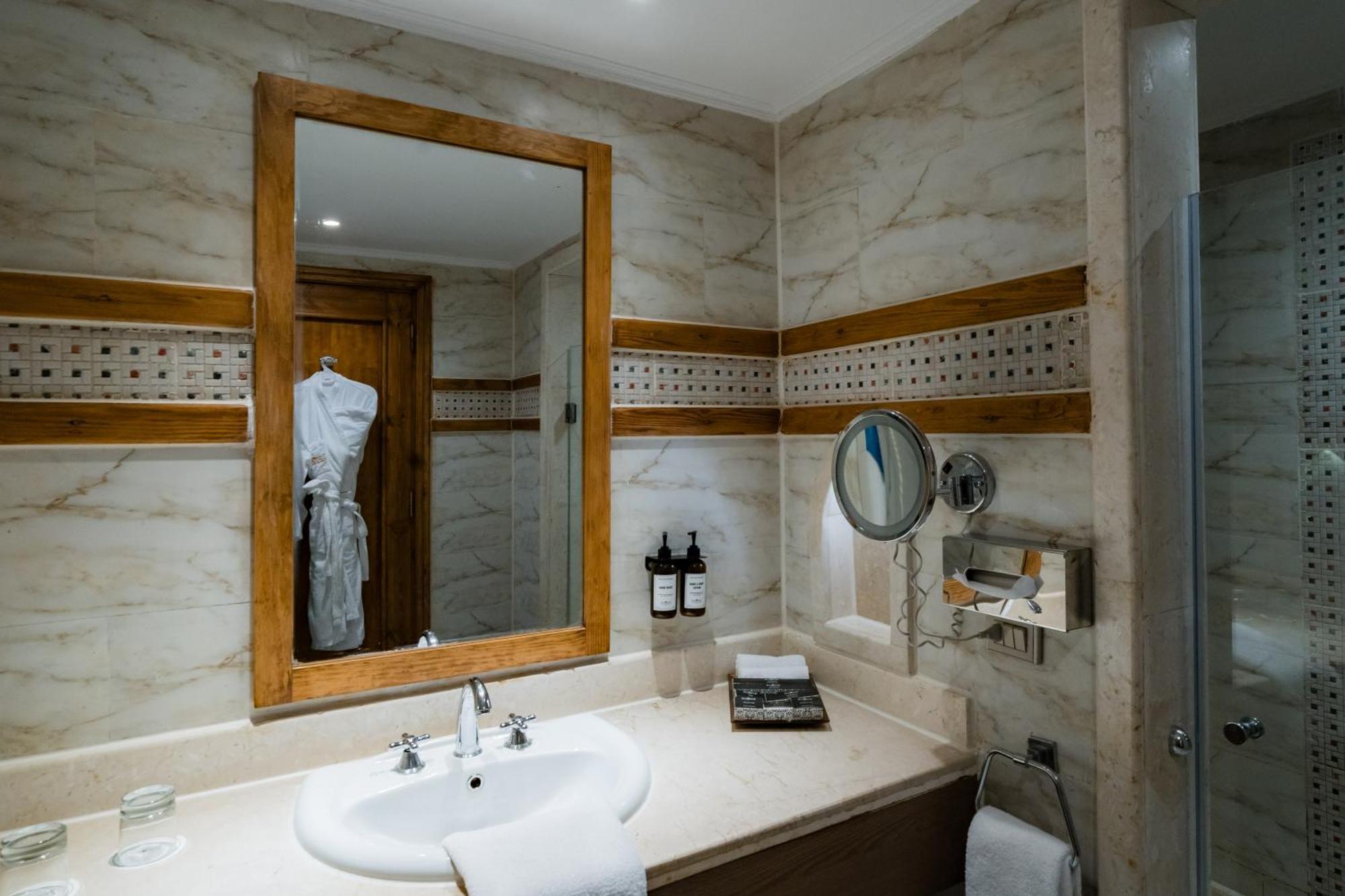 Deluxe Kamer met Gedeeltelijk Zeezicht