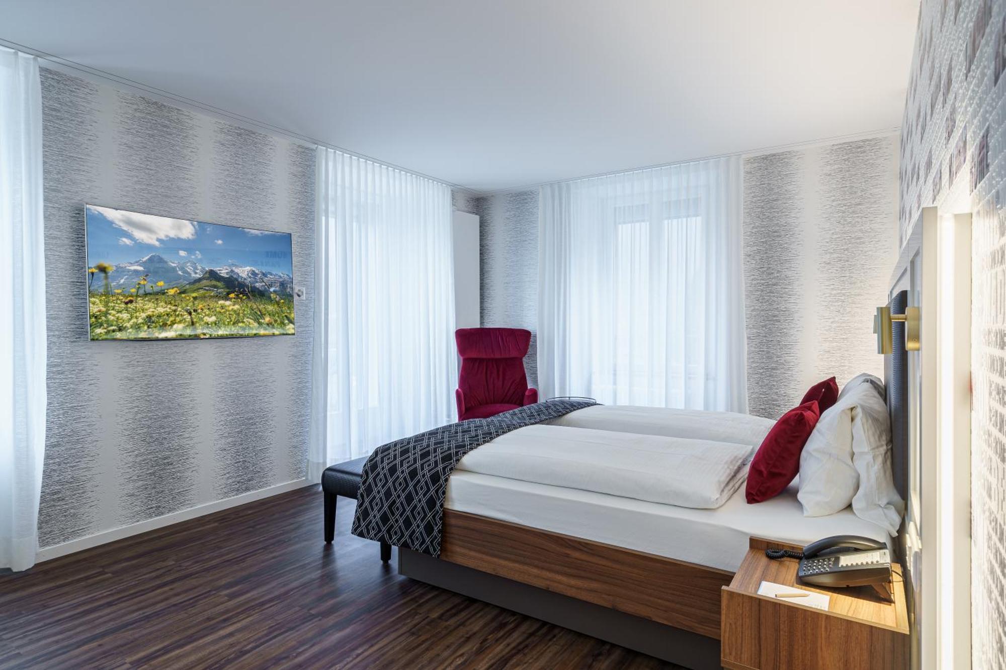 Deluxe corner room West