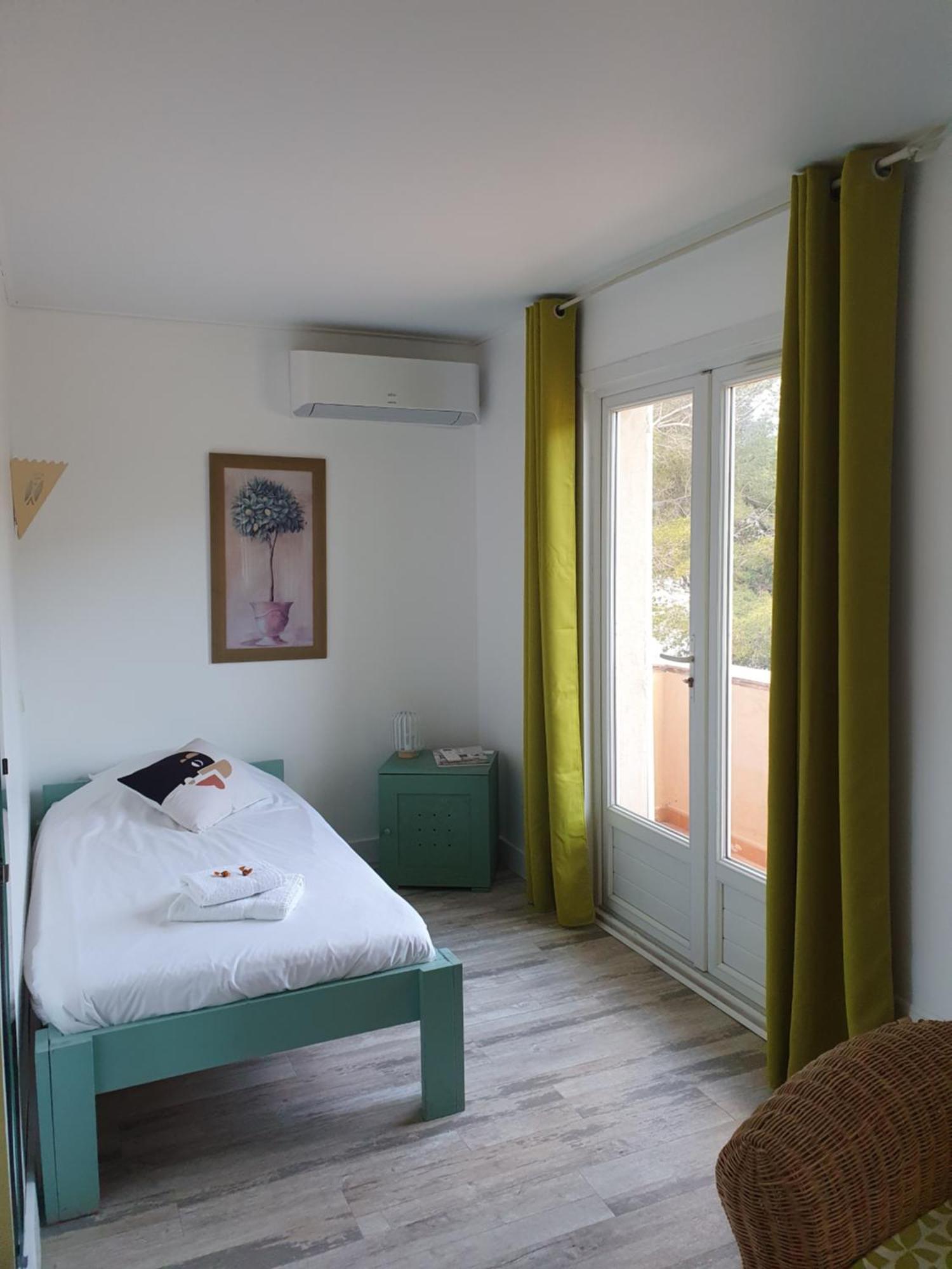 Triple Room Road Side