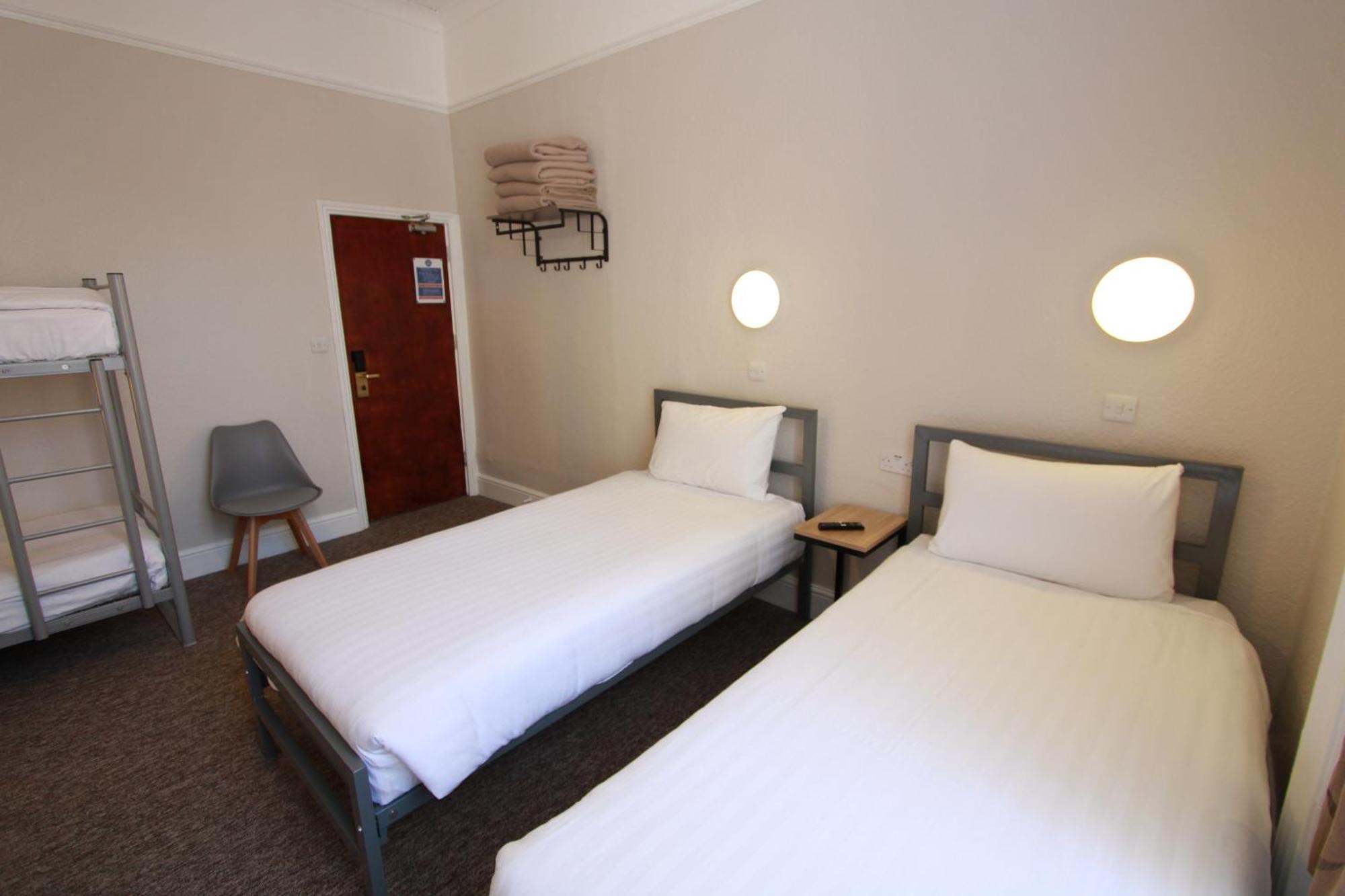 Superior Quadruple Room Bunk & Single beds