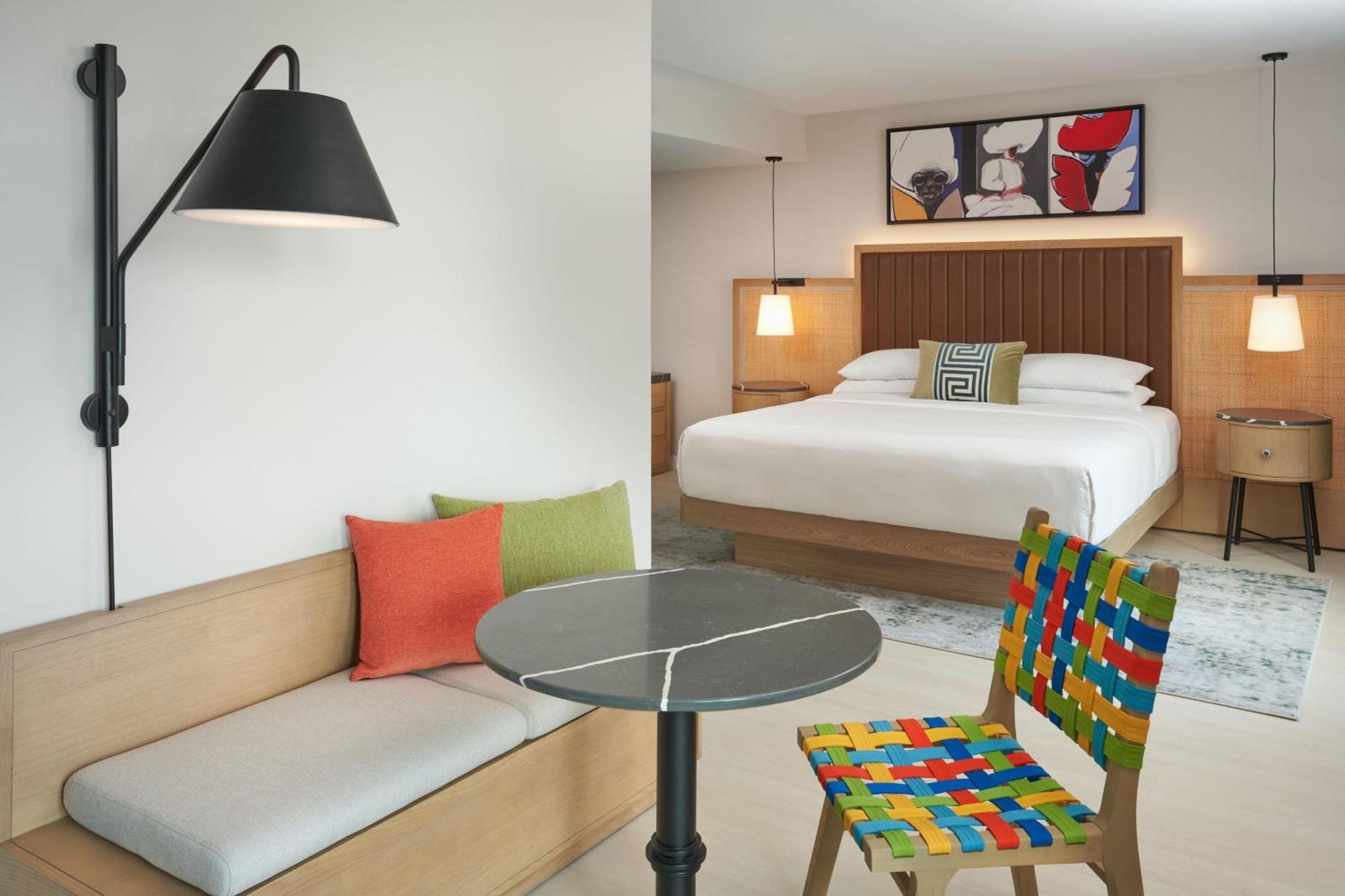 Quarto com Cama King-size e Vista da Baía