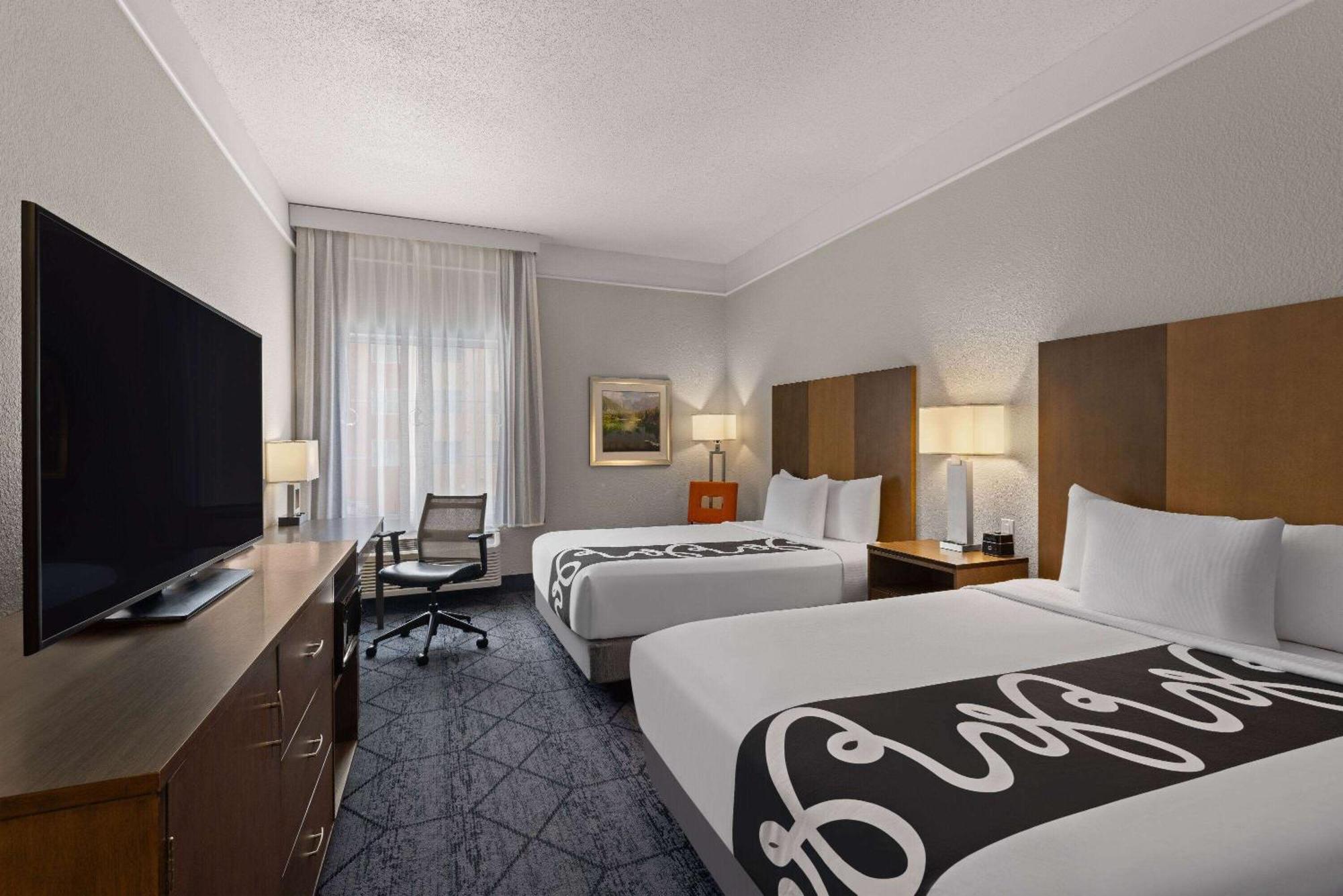 Queen Room with Two Queen Beds - Mobility Access/Non-Smoking,835943210:JPEG