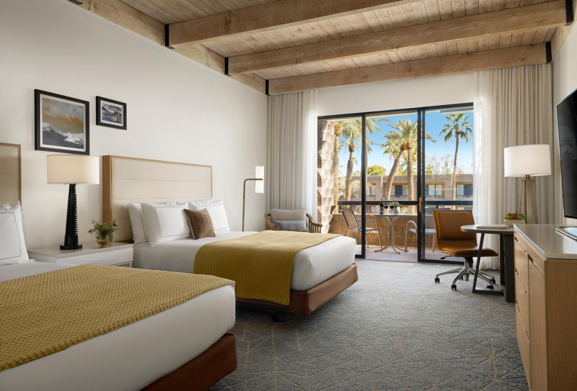 Queen Room Patio or Balcony Courtyard View