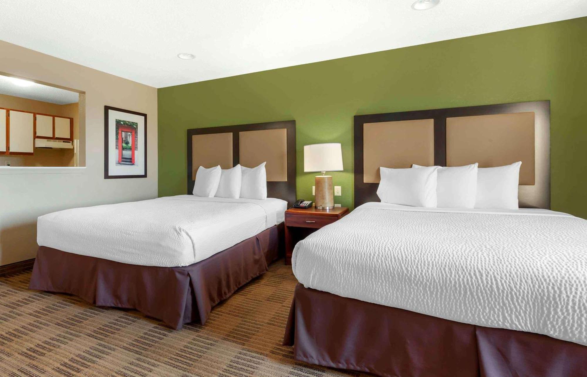 Deluxe Studio Two Queen Beds Non-Smoking