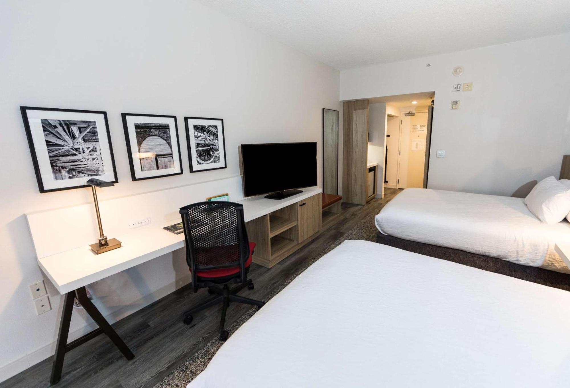 Queen Room Two Queen Beds Hearing Access
