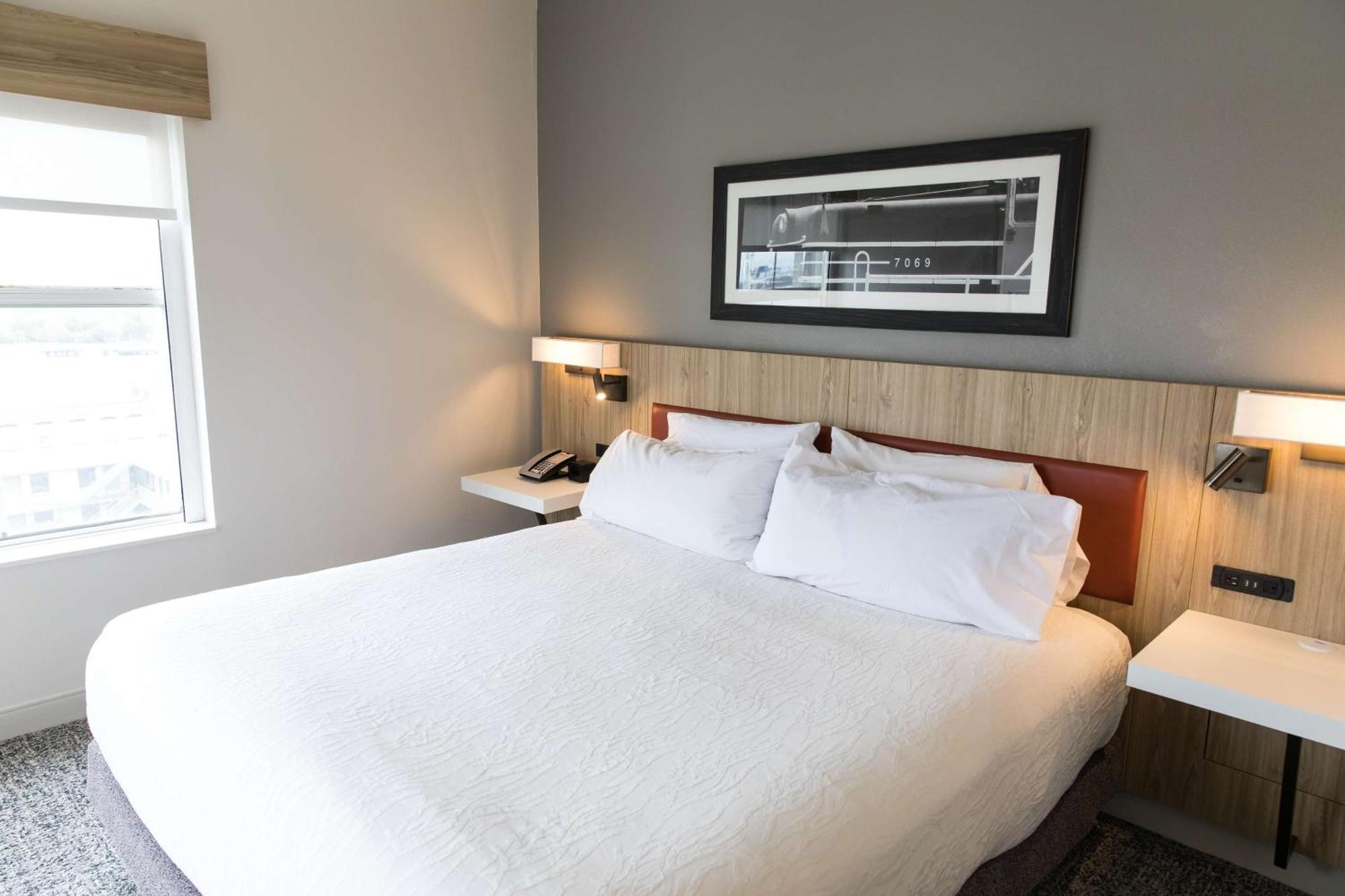 Junior King Room