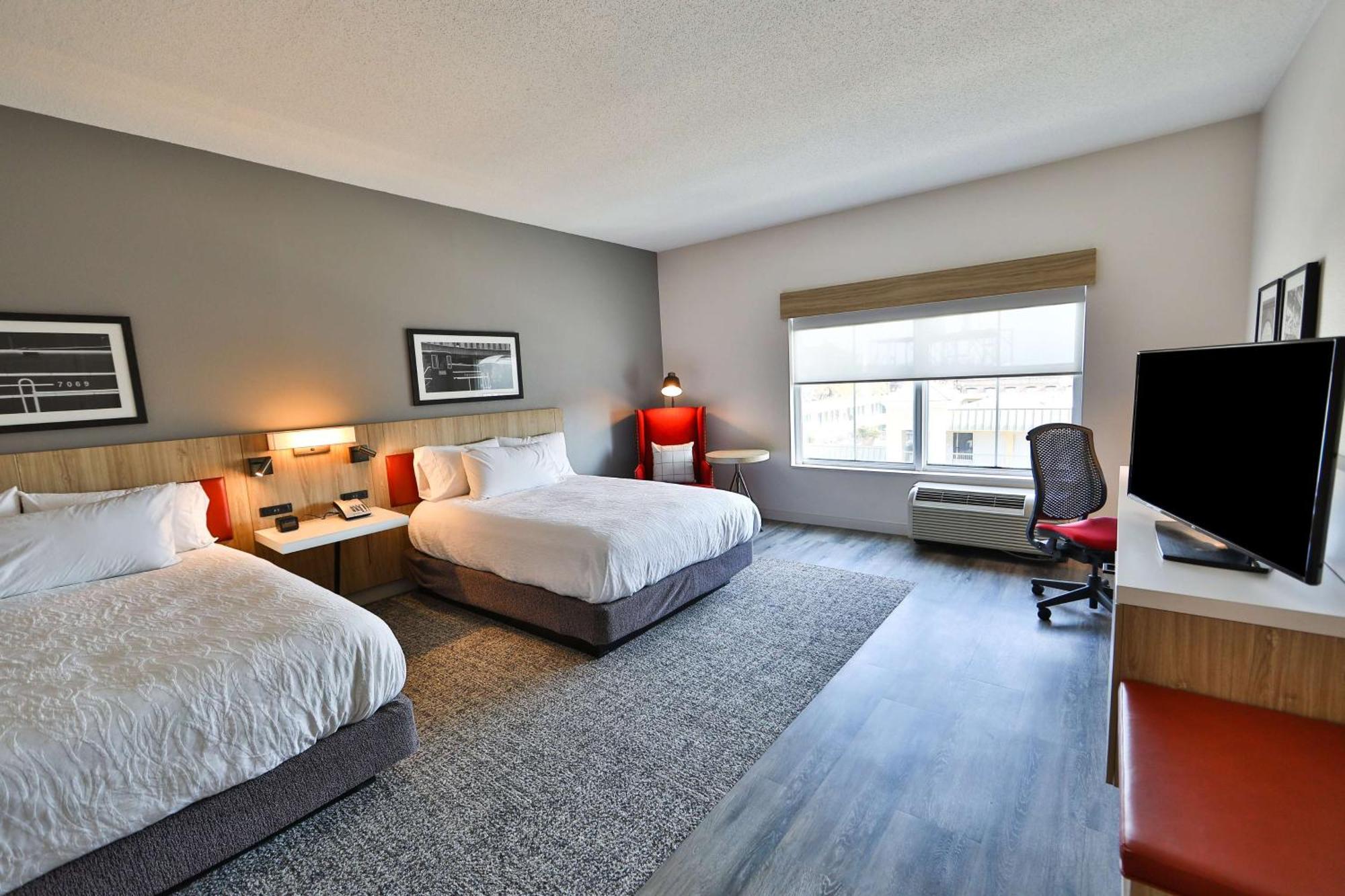 Queen Room Two Queen Beds Mobility Hearing Access
