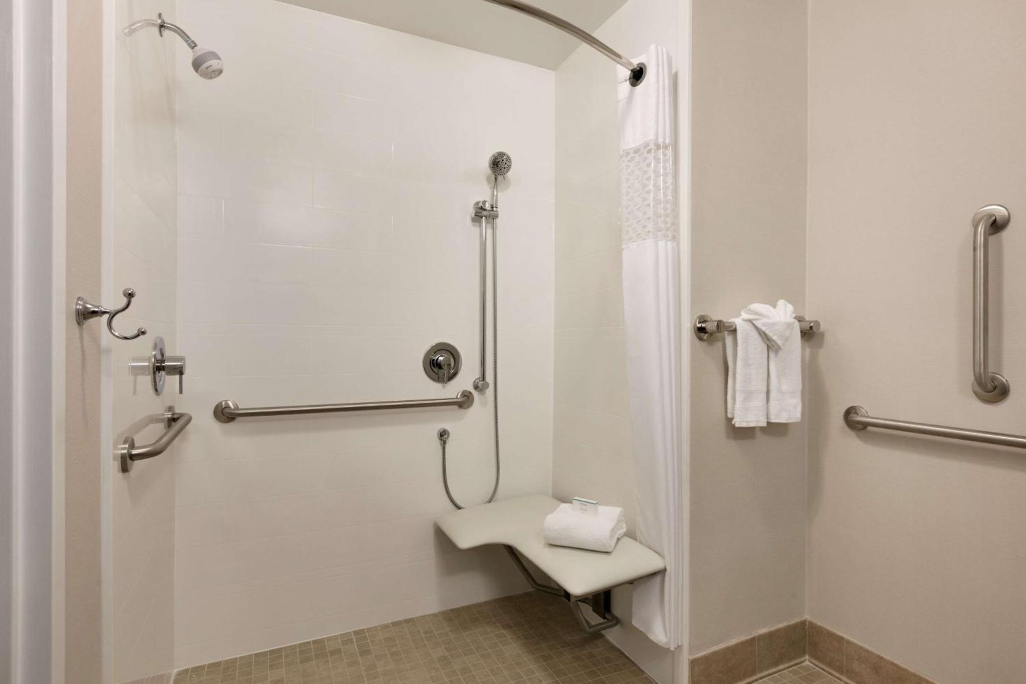 Queen Room Roll Shower Mobility Access or Non-Smoking