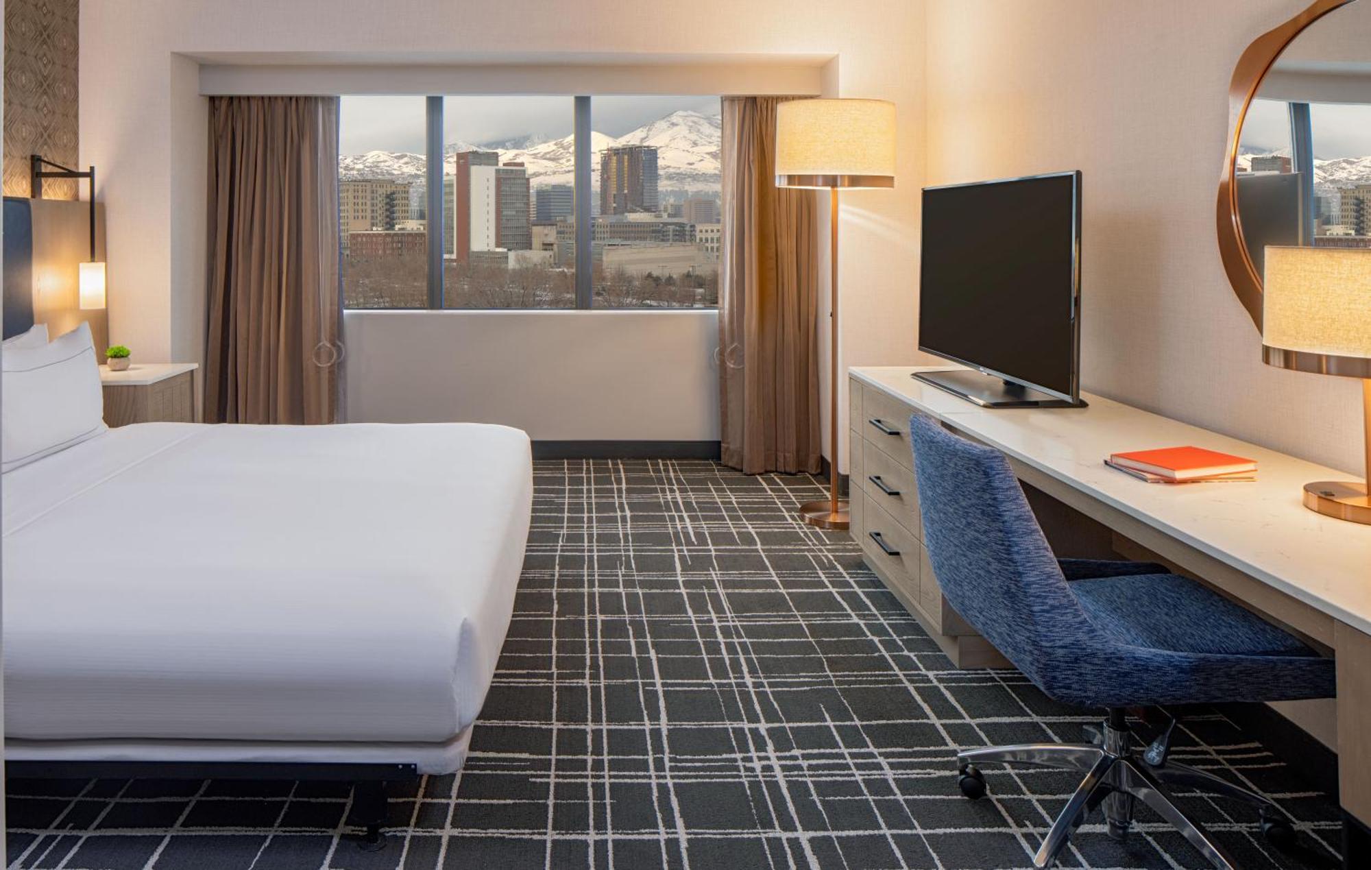 One-Bedroom King Suite Mobility Accessible Tub