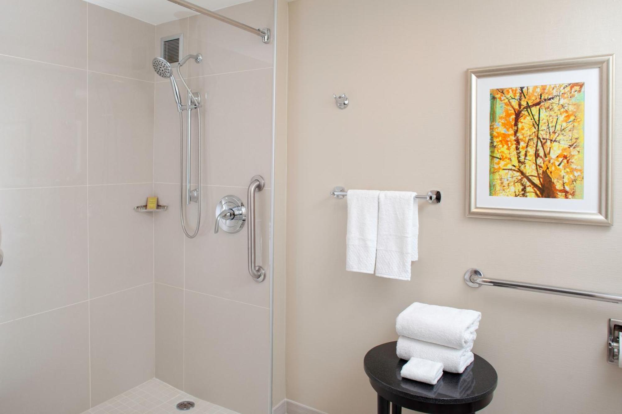 King Room with Roll-in Shower - Mobility and Hearing Accessible/Non-Smoking