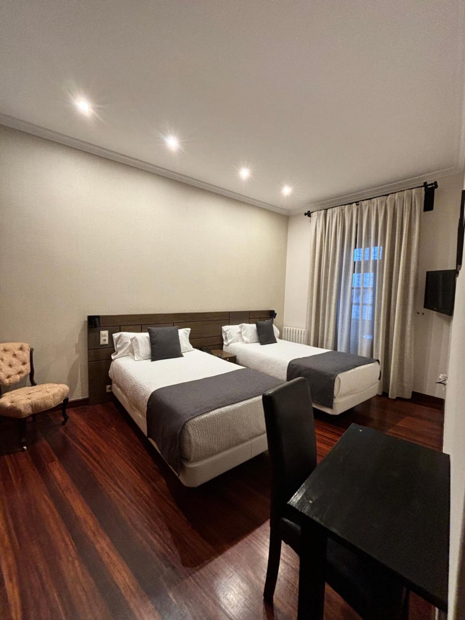 Dos Habitaciones comunicadas entre sí