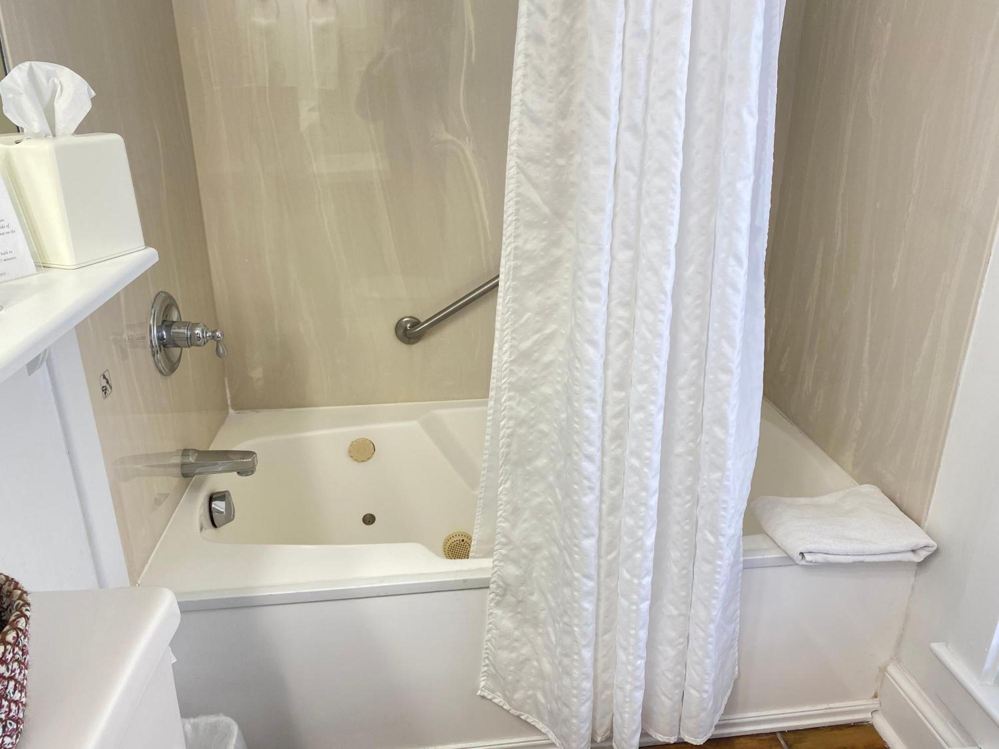 King Room Spa Bath
