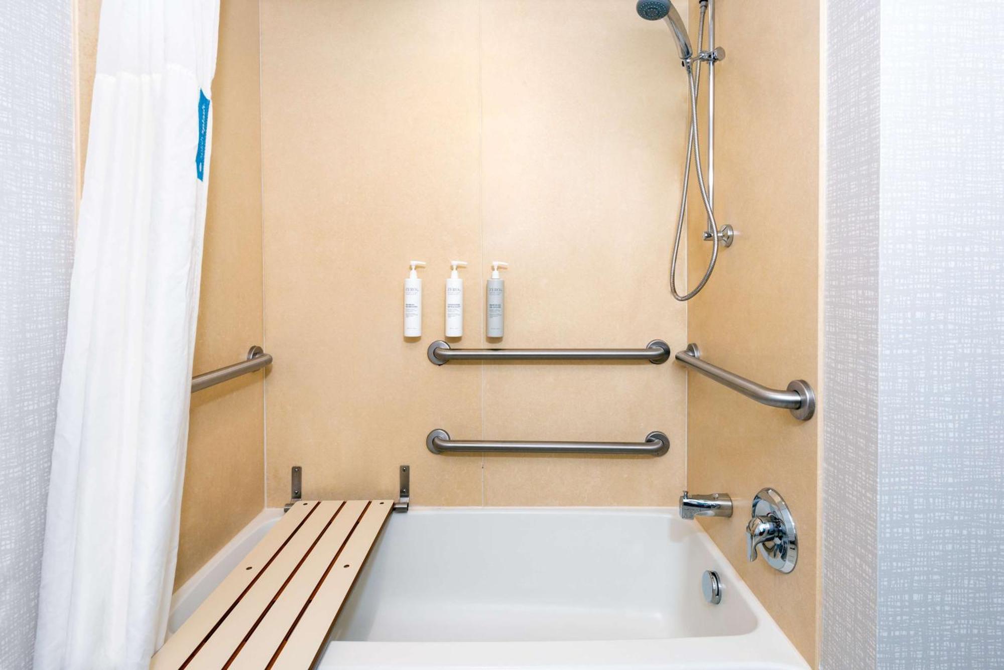 King Room Accessible Tub Mobility Hearing Access or Non-Smoking