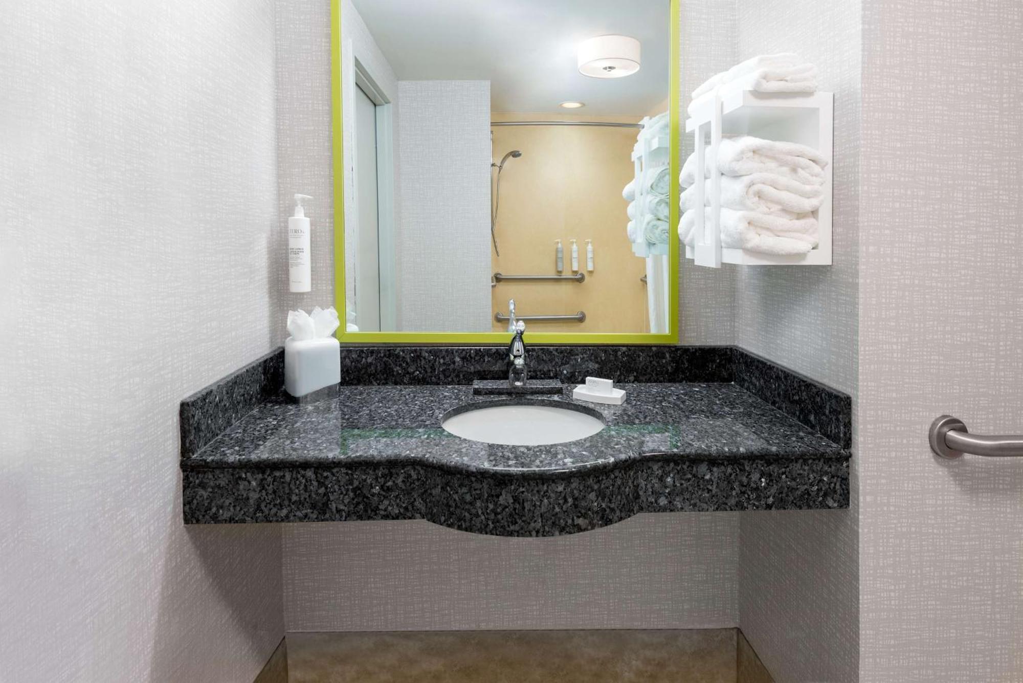 King Room Accessible Tub Mobility Hearing Access or Non-Smoking