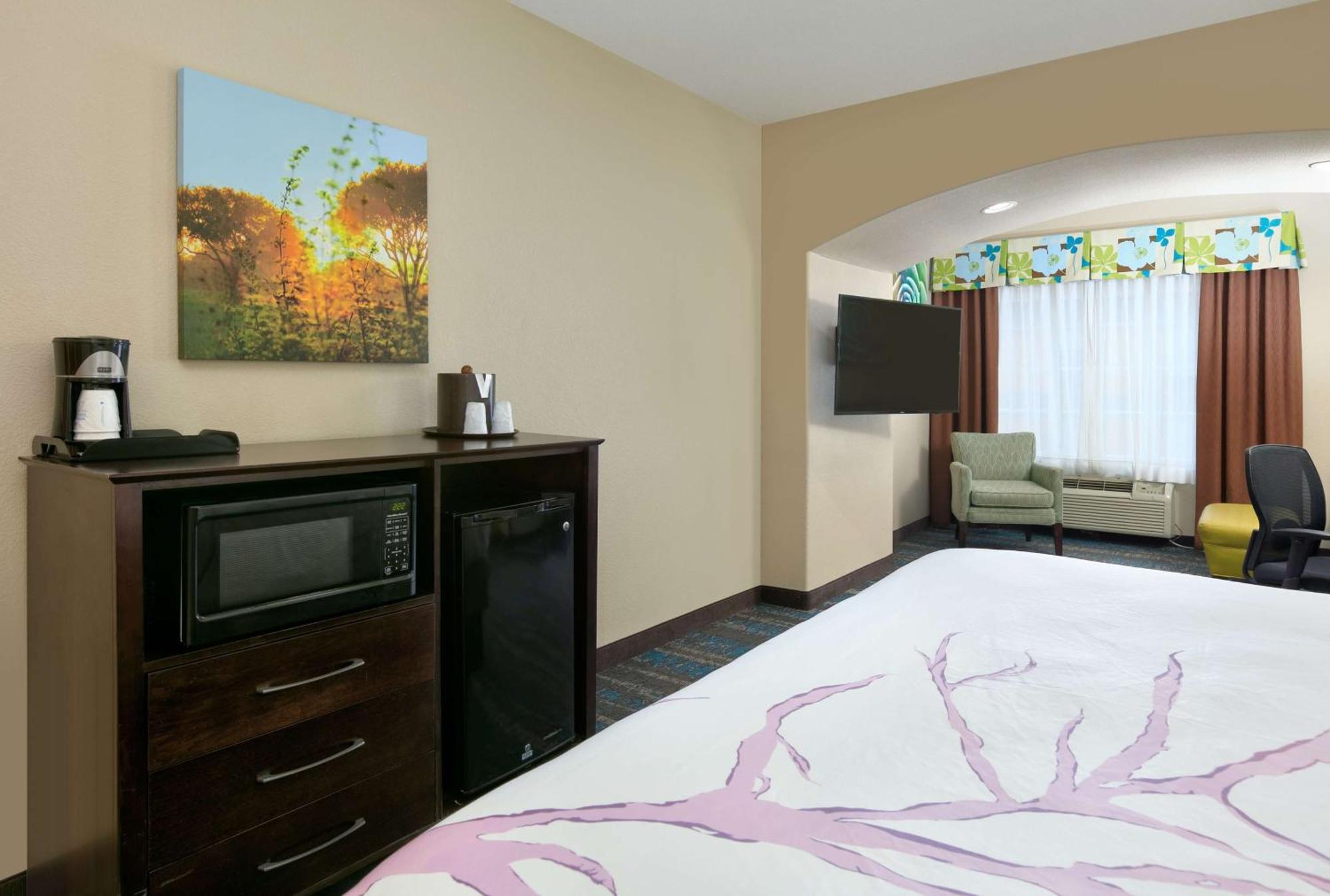 King Room Roll Shower Mobility or Hearing Accessible Non-Smoking