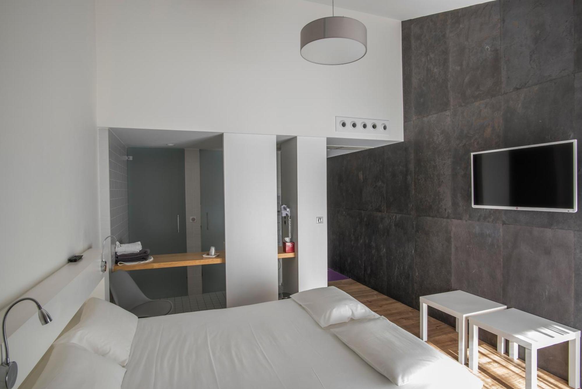 Double Room Shower