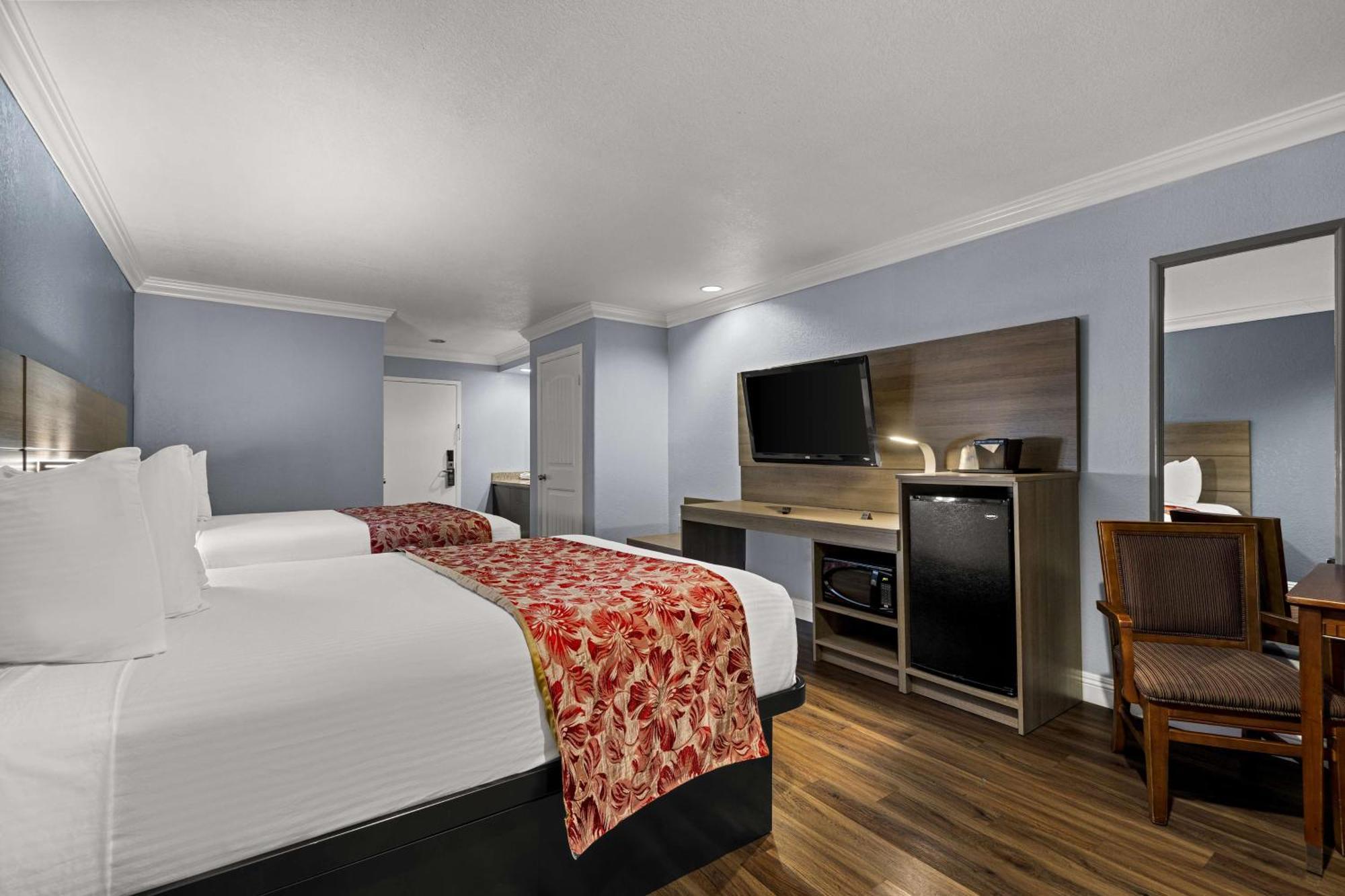 Double Room Two Double Beds Non-Smoking