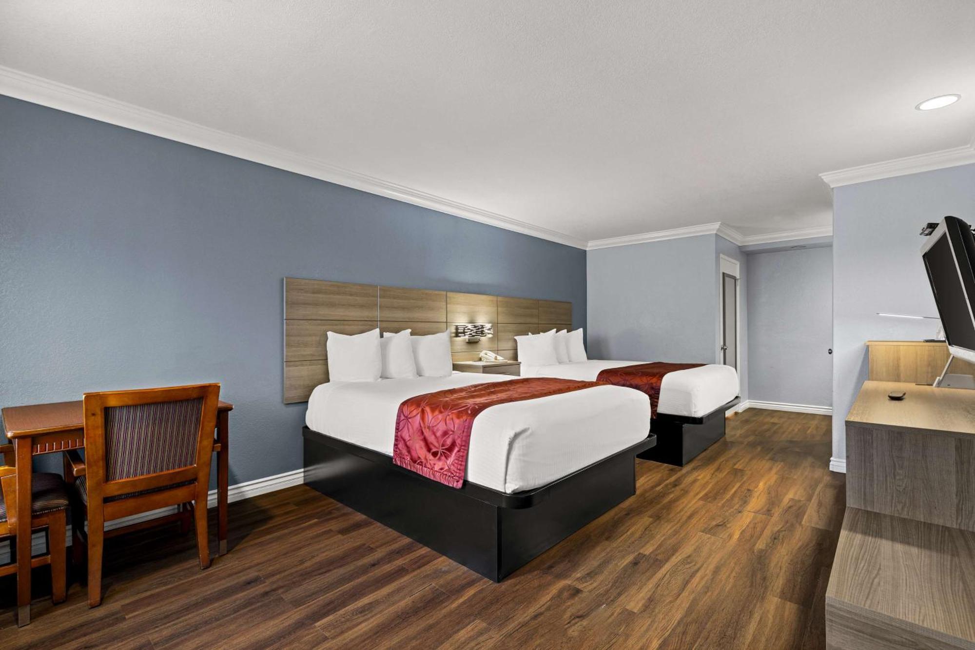 Double Room Two Double Beds Non-Smoking