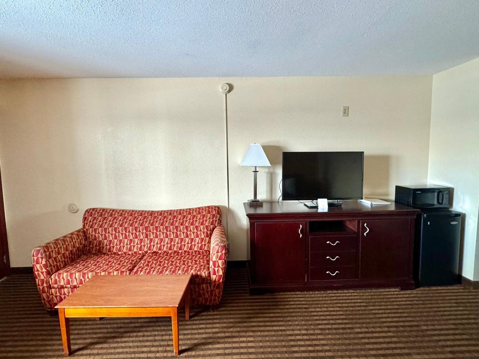Standard Queen Room