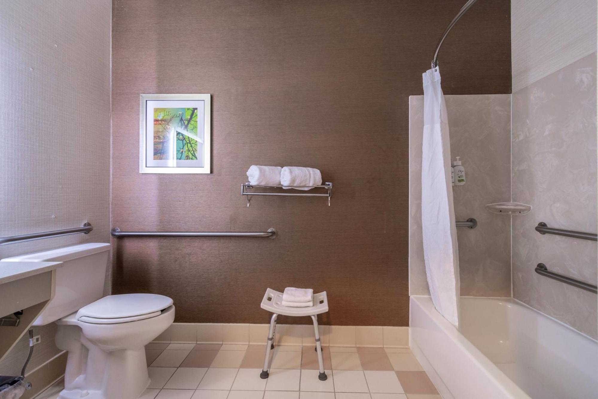 King Room Bath Tub Mobility Accessible or Non-Smoking