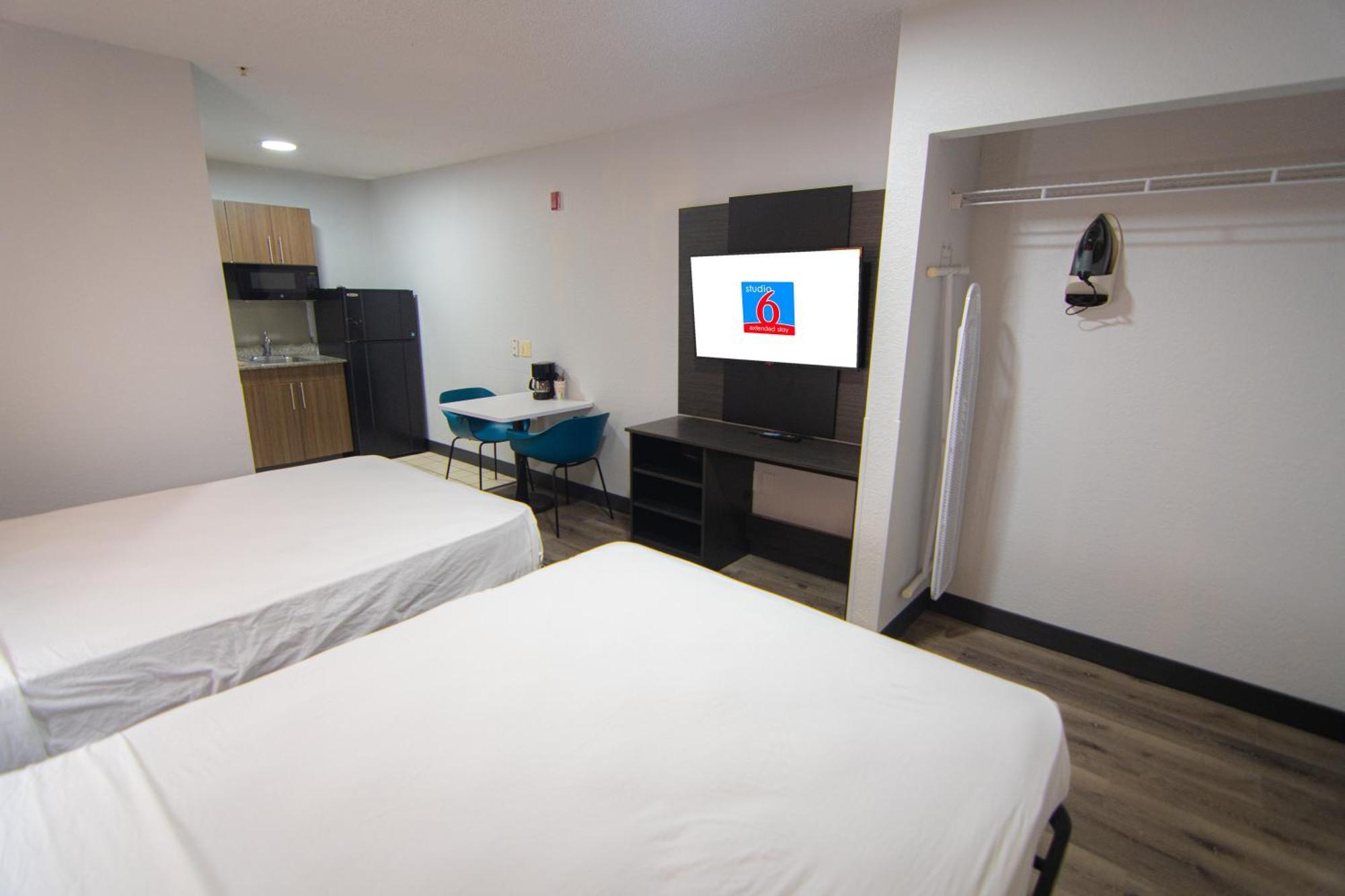 Queen Room Two Queen Beds Non-Smoking