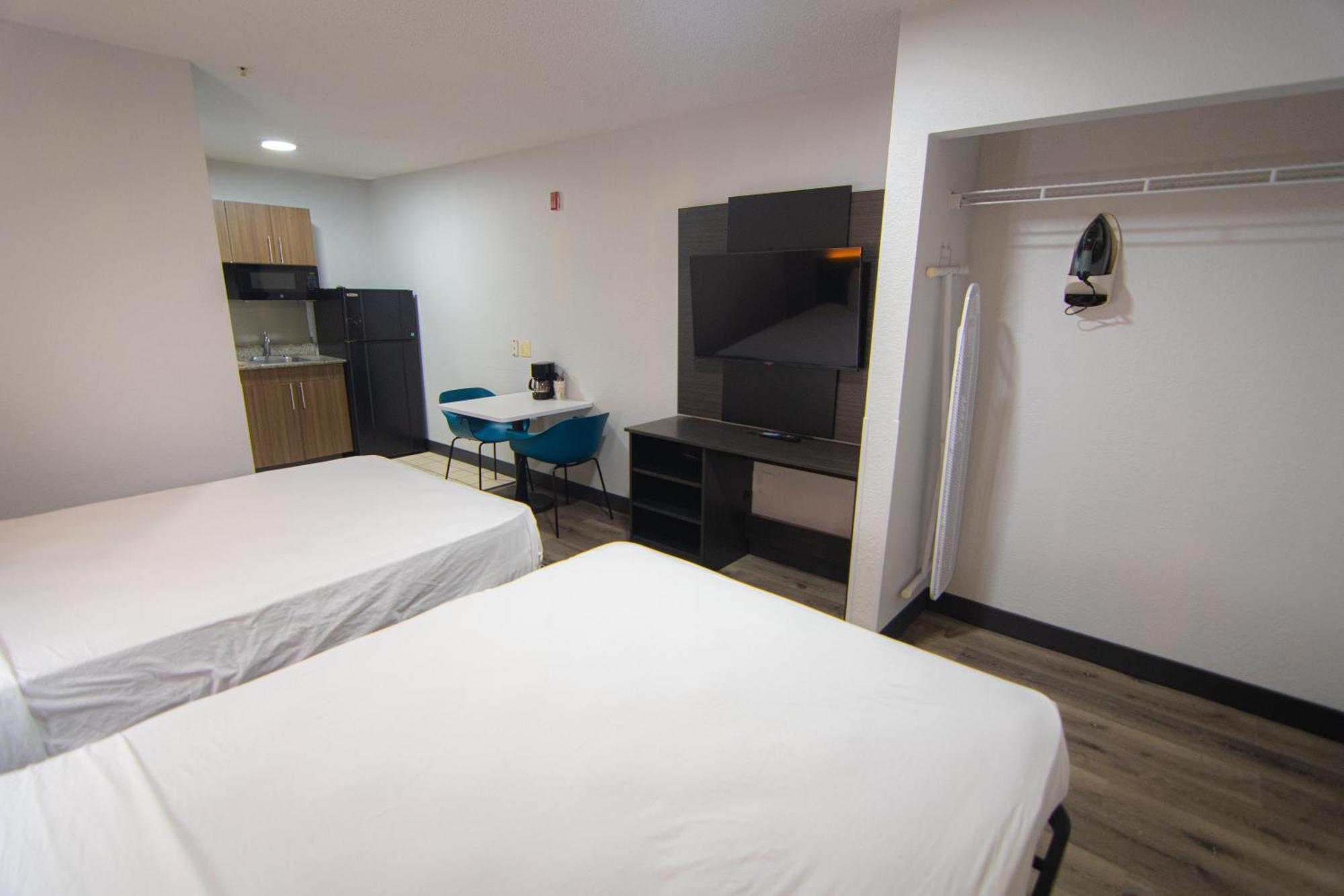 Queen Room Two Queen Beds Non-Smoking