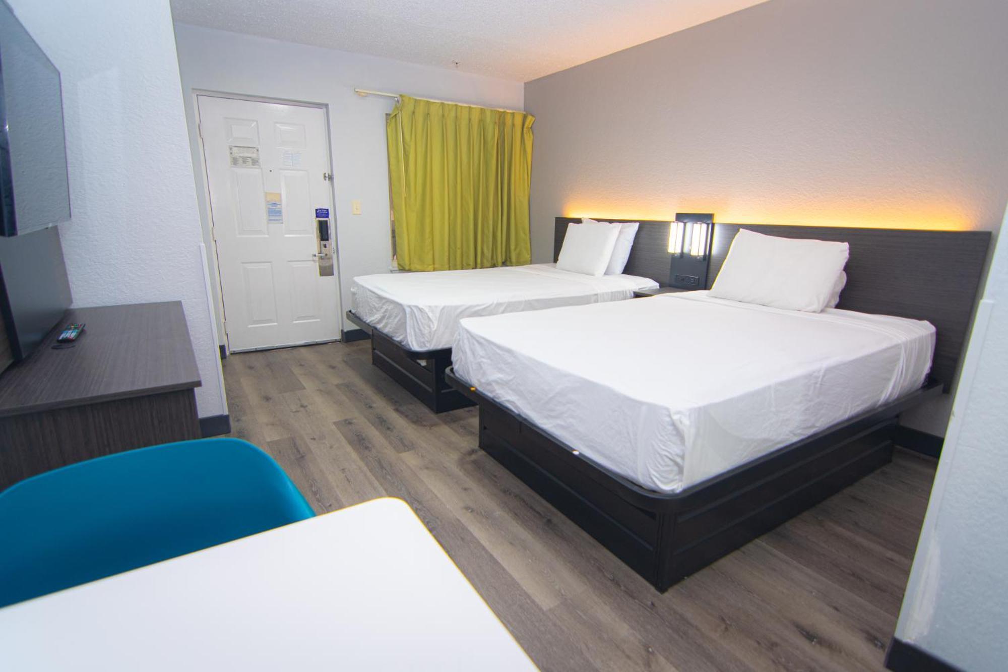 Queen Room Two Queen Beds Non-Smoking