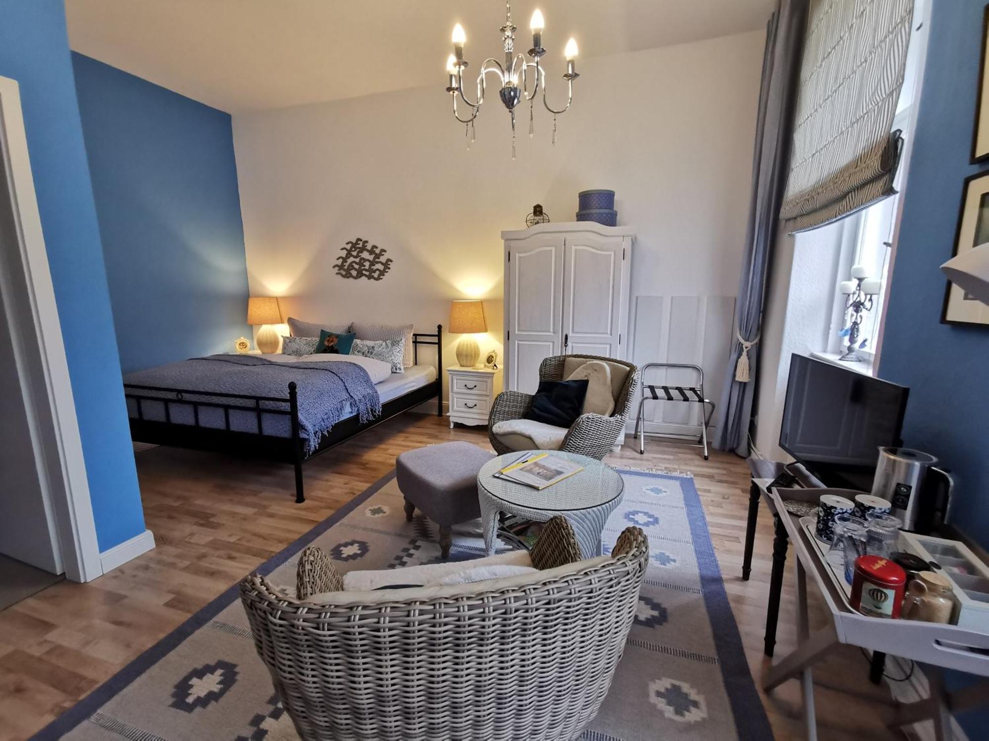 Deluxe Double Room Shower