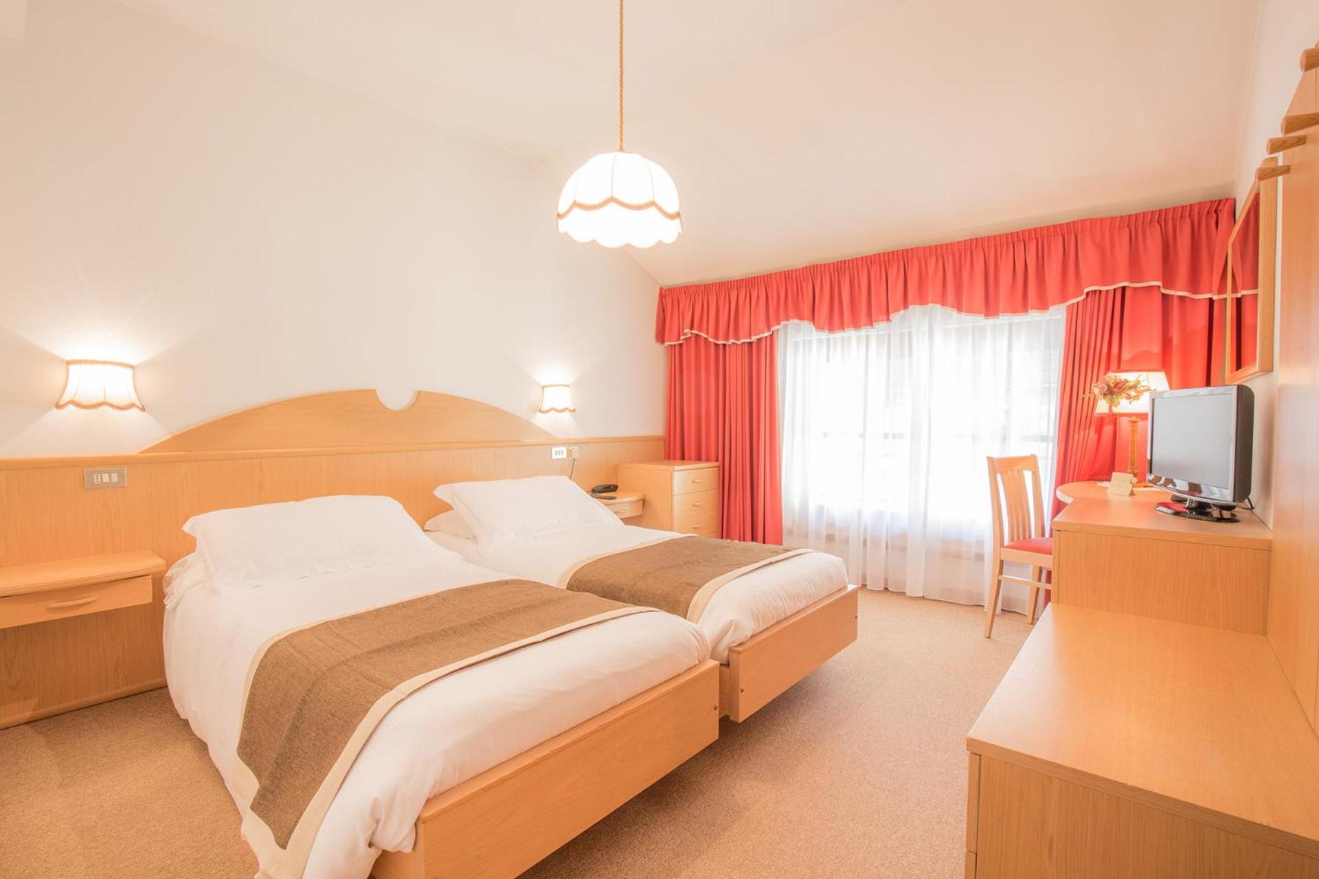 Twin Room,746138378:JPEG