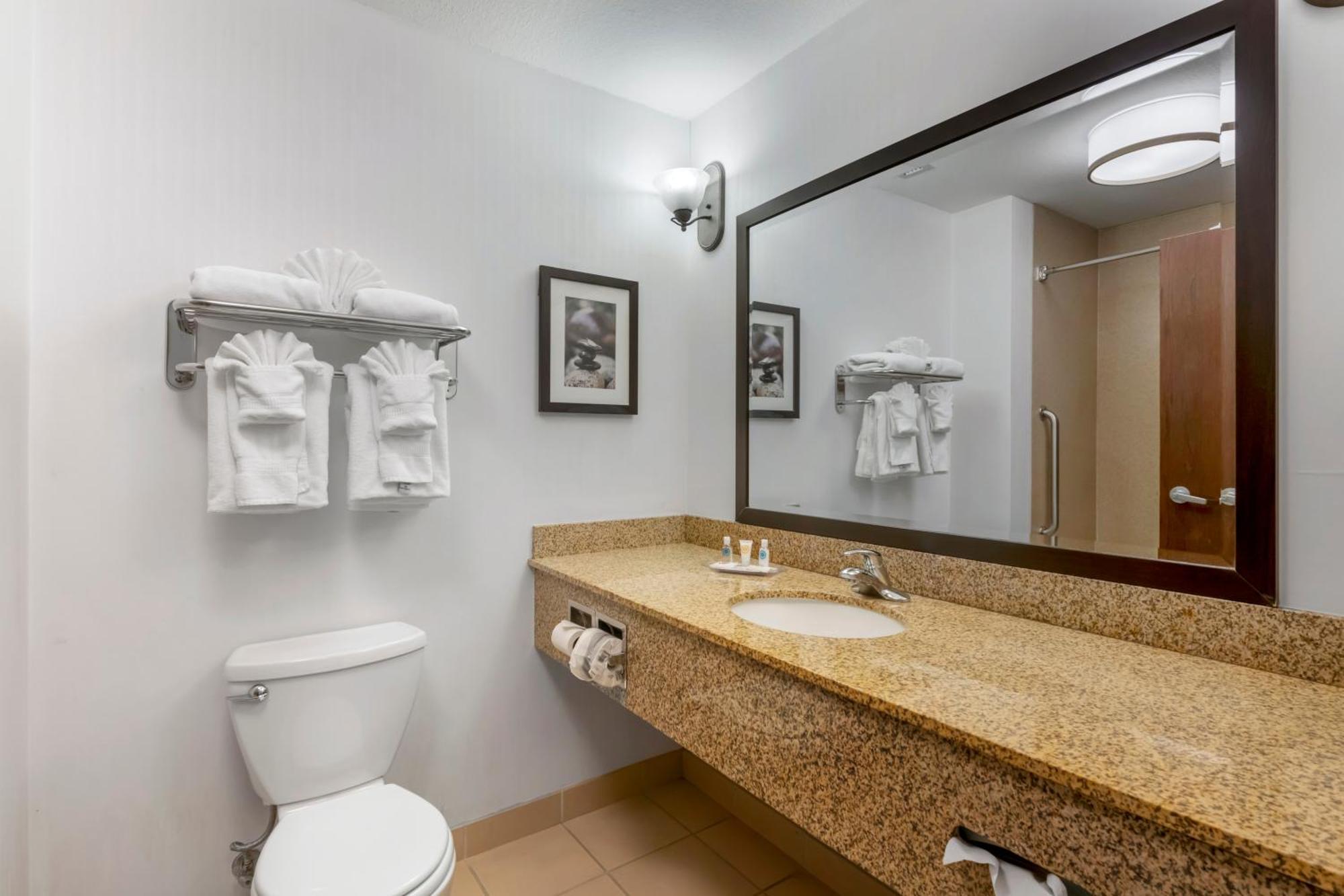 King Suite Whirlpool Bath Tub Non-Smoking