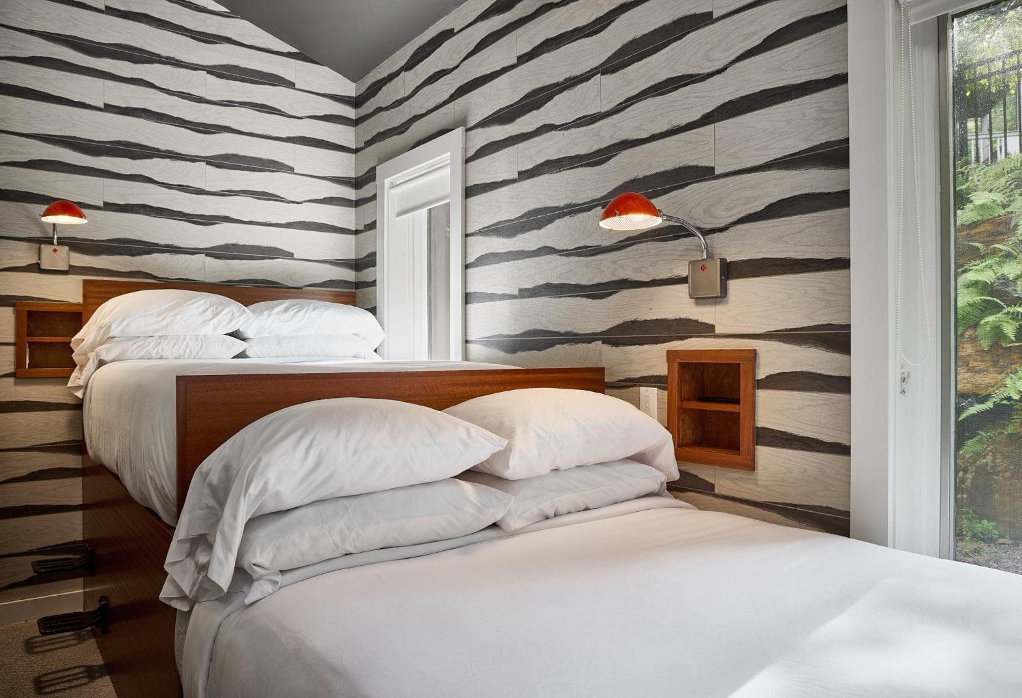 Summit 2 Bedroom 1 Queen 2 Double Beds