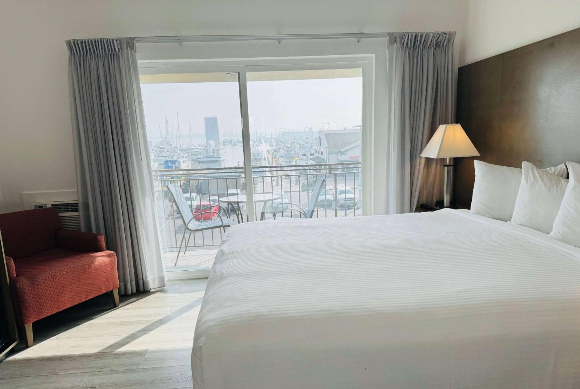 King Room Harbor View Non-Smoking