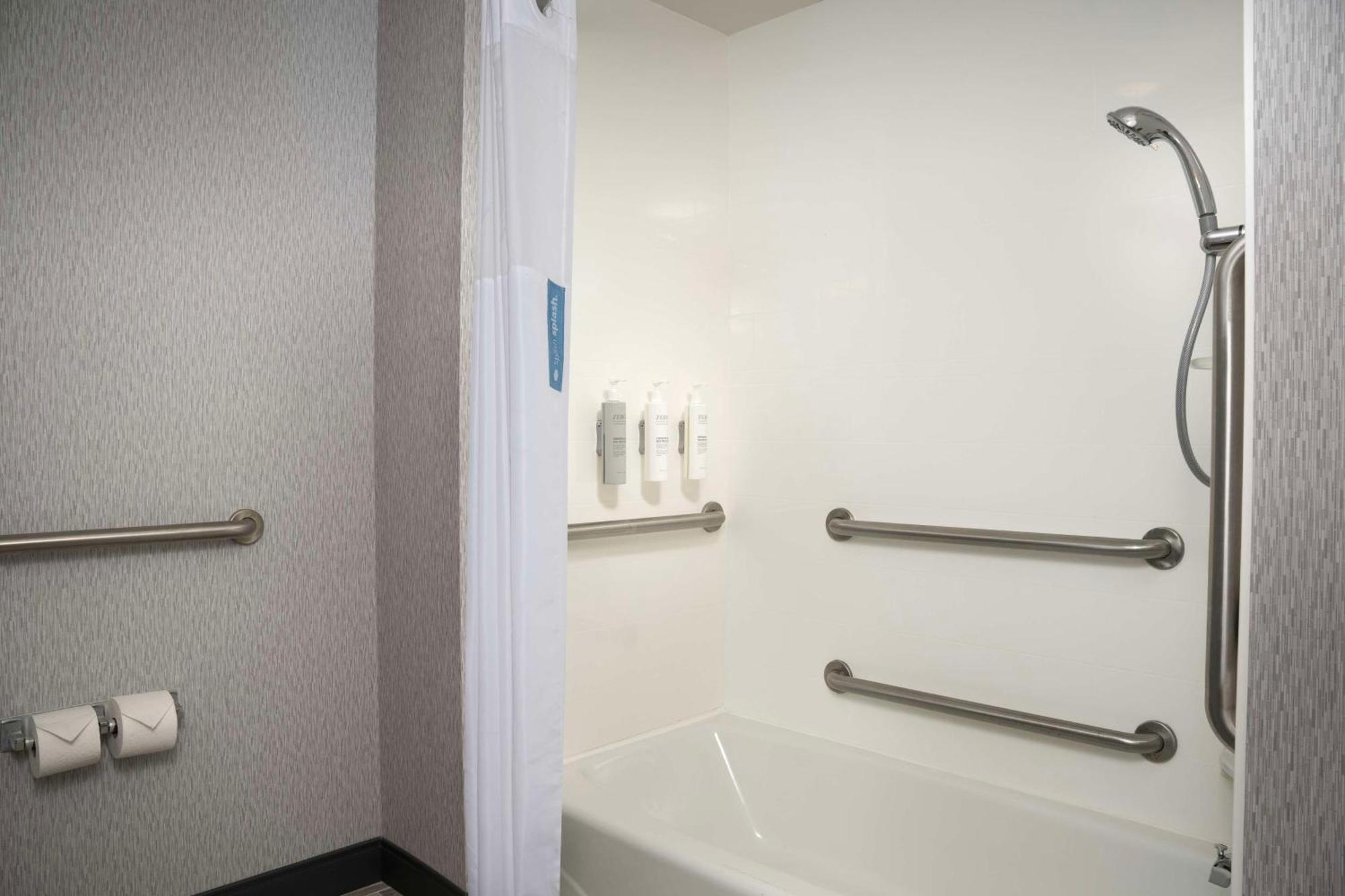 King Room Accessible Tub Mobility Hearing Access or Non-Smoking