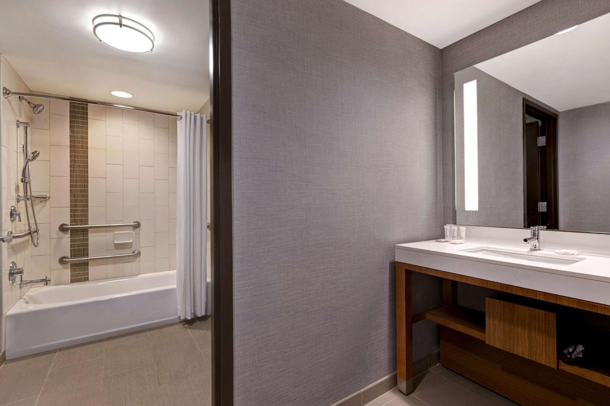 Queen Room with Two Queen Beds with Accessible Tub - Disability Access